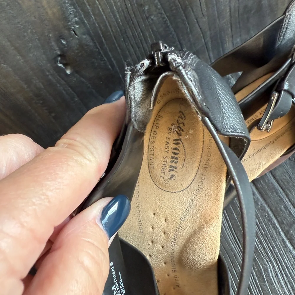 Korks by Kork-Ease Black Strappy Wedge Sandals Comfort Slip Resistant Size 9.5 - Picture 2 of 6